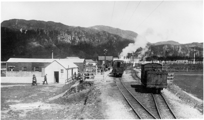 Portmadoc New.  FR loco No.4. Station looking North. 1923.